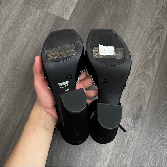 NWOB Gianni Bini Anissa black velvet rhinestone knot platform square toe heels - Picture 6 of 7